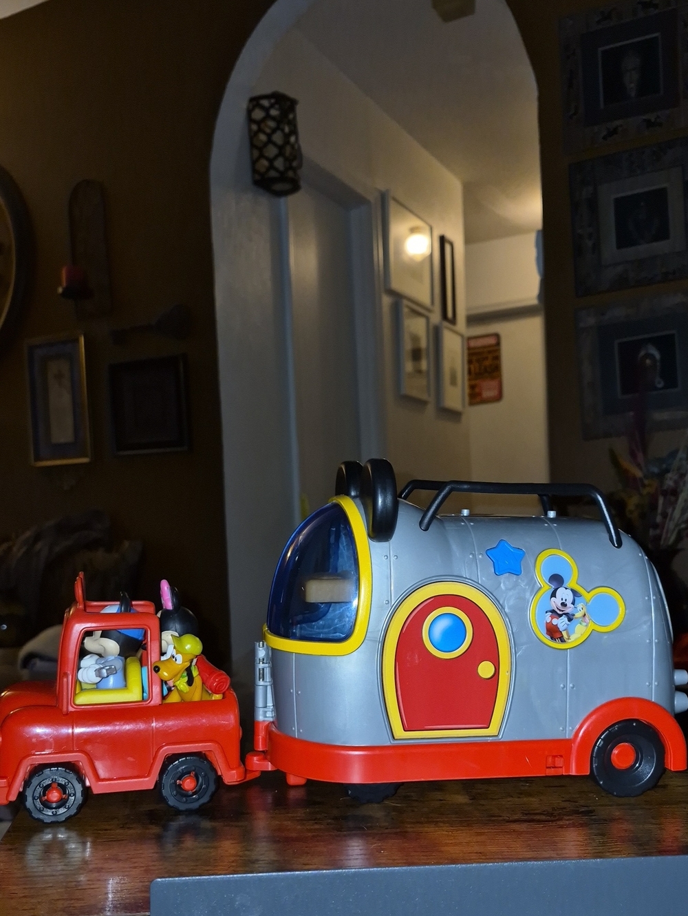 MICKEY MOUSE LIGHT AND SOUND CAMPER
